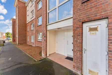 2 bedroom Flat for sale in Eaglesham Court, East Kilbride, G75