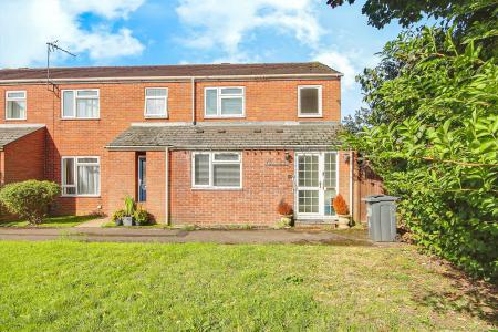 3 bedroom Semi-detached house for sale in Alington Close, Gloucester, GL1