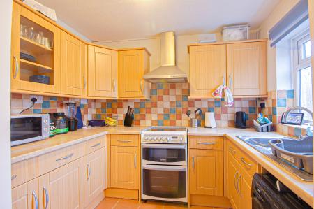 2 bedroom Terraced House for sale in Armscroft Gardens, Gloucester, GL2