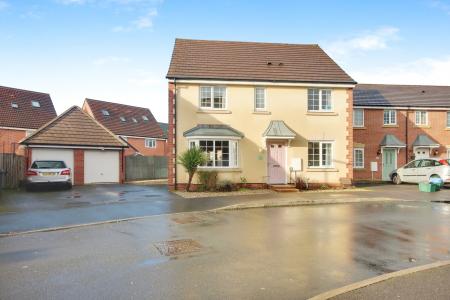 4 bedroom Detached house for sale in Attlebridge Way Kingsway, Quedgeley, Gloucester, GL2