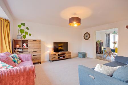 4 bedroom Detached house for sale in Attlebridge Way Kingsway, Quedgeley, Gloucester, GL2