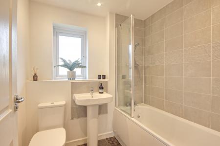 4 bedroom Detached house for sale in Attlebridge Way Kingsway, Quedgeley, Gloucester, GL2