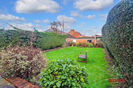 4 bedroom Semi-detached house for sale in Barnwood Road, Barnwood, Gloucester, GL2