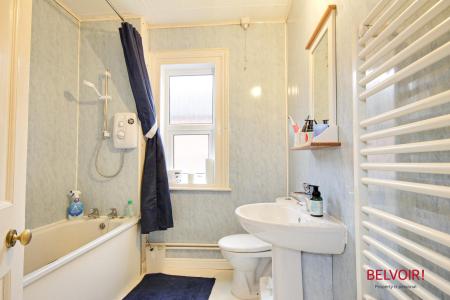 4 bedroom Semi-detached house for sale in Barnwood Road, Barnwood, Gloucester, GL2