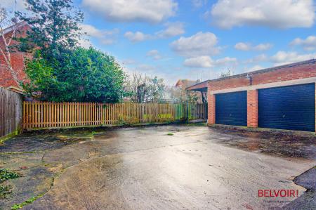 4 bedroom Semi-detached house for sale in Barnwood Road, Barnwood, Gloucester, GL2