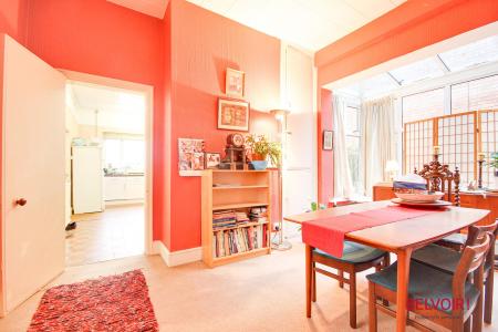 4 bedroom Semi-detached house for sale in Barnwood Road, Barnwood, Gloucester, GL2