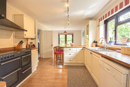 4 bedroom Detached house for sale in Base Lane, Sandhurst, Gloucester, GL2