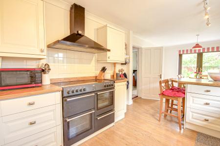 4 bedroom Detached house for sale in Base Lane, Sandhurst, Gloucester, GL2