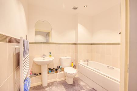 2 bedroom Flat for sale in Beamont Walk, Brockworth, Gloucester, GL3