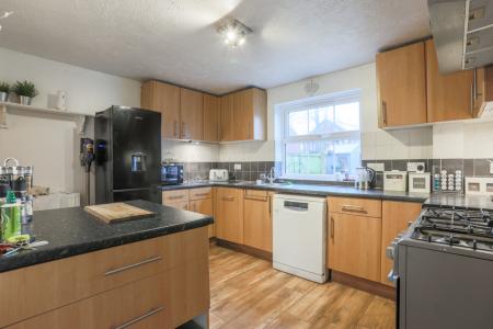 4 bedroom Detached house for sale in Borage Close, Abbeymead, Gloucester, GL4