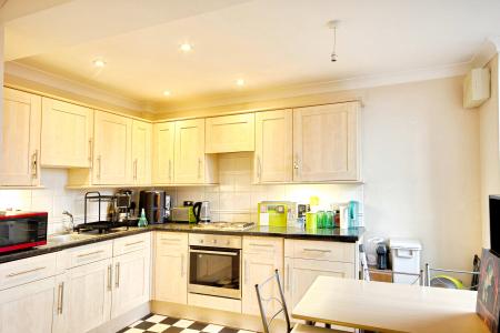 1 bedroom Flat for sale in Commercial Road, The Docks, Gloucester, GL1