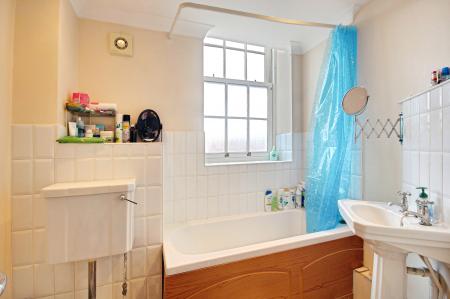 1 bedroom Flat for sale in Commercial Road, The Docks, Gloucester, GL1