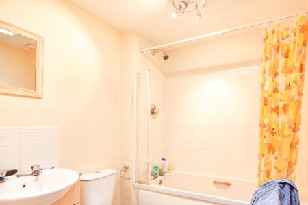 2 bedroom Coach House for sale in Cosford Close, Kingsway, Gloucester, GL2