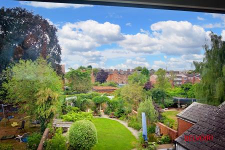 6 bedroom Semi-detached house for sale in Denmark Road, Kingsholm, Gloucester, GL1