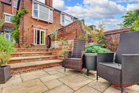 6 bedroom Semi-detached house for sale in Denmark Road, Kingsholm, Gloucester, GL1