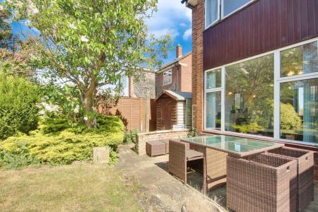 3 bedroom Detached house for sale in Estcourt Close, Longlevens, Gloucester, GL1