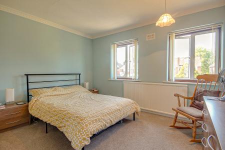 3 bedroom Detached house for sale in Estcourt Close, Longlevens, Gloucester, GL1