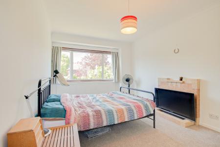 3 bedroom Detached house for sale in Estcourt Close, Longlevens, Gloucester, GL1