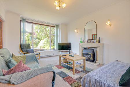 3 bedroom Detached house for sale in Estcourt Close, Longlevens, Gloucester, GL1