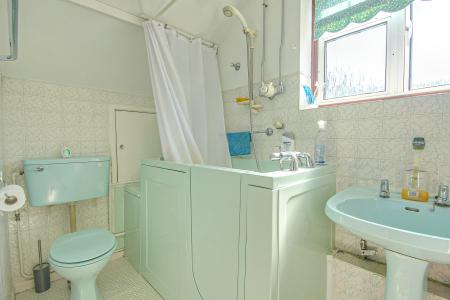 3 bedroom Detached house for sale in Estcourt Close, Longlevens, Gloucester, GL1