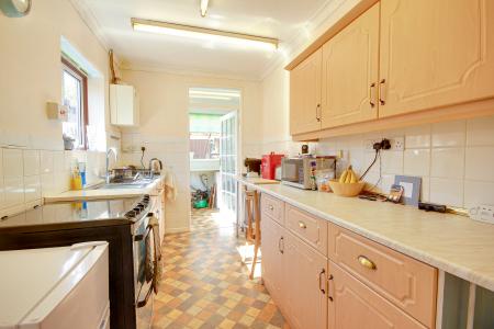 3 bedroom Detached house for sale in Estcourt Close, Longlevens, Gloucester, GL1