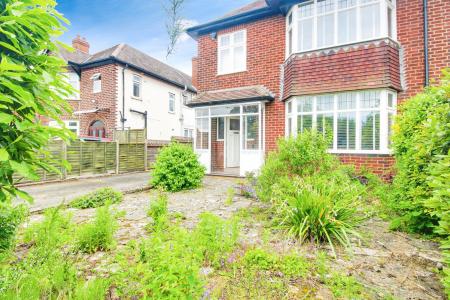 3 bedroom Semi-detached house for sale in Estcourt Road, Gloucester, GL1