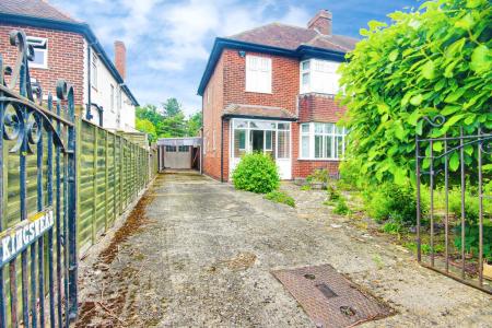 3 bedroom Semi-detached house for sale in Estcourt Road, Gloucester, GL1