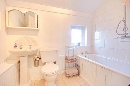3 bedroom Cottage for sale in Gloucester Road, Hartpury, Gloucester, GL19