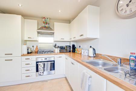 3 bedroom Semi-detached house for sale in Goose Bay Drive Kingsway, Quedgeley, Gloucester, GL2
