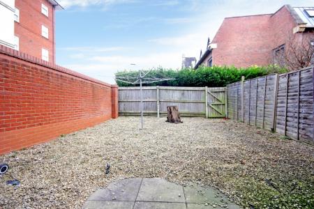 4 bedroom Town house for sale in Harescombe Drive, GRH (Gloucestershire Royal Hospital), Gloucester, GL1