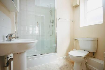 5 bedroom Semi-detached house for sale in Harescombe Drive, GRH (Gloucestershire Royal Hospital), Gloucester, GL1