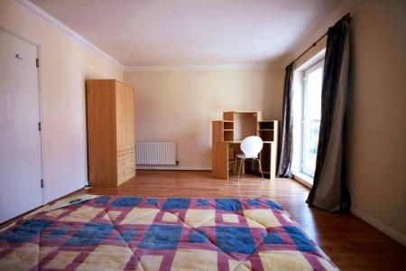 5 bedroom Terraced House for sale in Harescombe Drive, GRH (Gloucestershire Royal Hospital), Gloucester, GL1