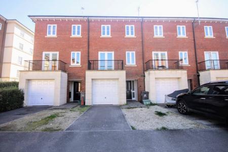 4 bedroom Town house for sale in Harescombe Drive, GRH (Gloucestershire Royal Hospital), Gloucester, GL1