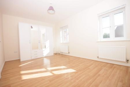 4 bedroom Town house for sale in Harescombe Drive, GRH (Gloucestershire Royal Hospital), Gloucester, GL1