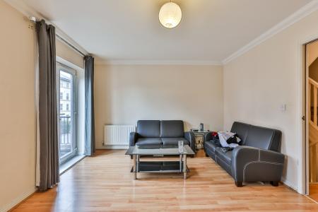 4 bedroom Town house for sale in Harescombe Drive, GRH (Gloucestershire Royal Hospital), Gloucester, GL1