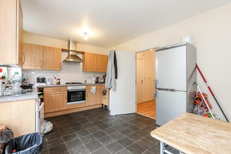 4 bedroom Town house for sale in Harescombe Drive, GRH (Gloucestershire Royal Hospital), Gloucester, GL1