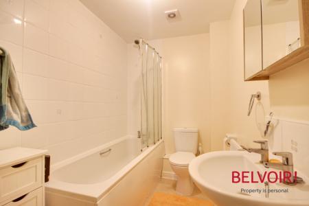 1 bedroom Flat for sale in Harescombe Drive, Wotton, Gloucester, GL1