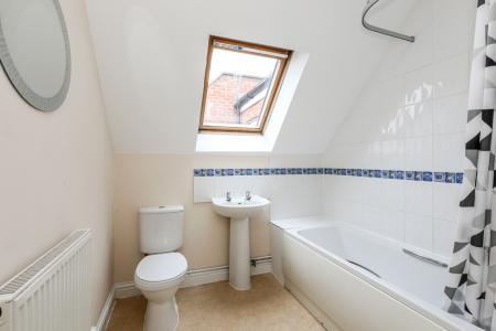 1 bedroom Flat for sale in High Street, Tredworth, Gloucester, GL1