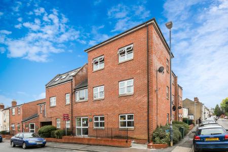 1 bedroom Flat for sale in High Street, Tredworth, Gloucester, GL1