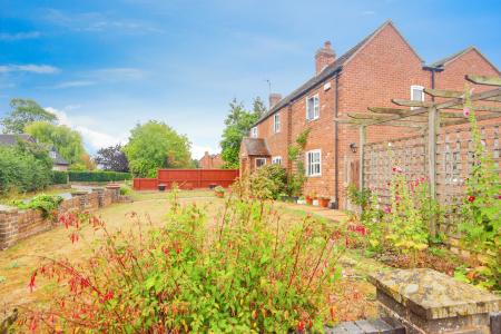 4 bedroom Detached house for sale in Hill End Road, Twyning, Tewkesbury, GL20
