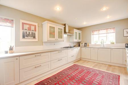 4 bedroom Detached house for sale in Hill End Road, Twyning, Tewkesbury, GL20