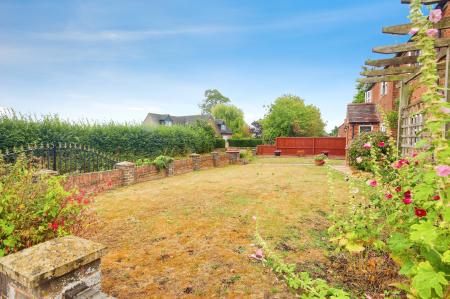 4 bedroom Detached house for sale in Hill End Road, Twyning, Tewkesbury, GL20