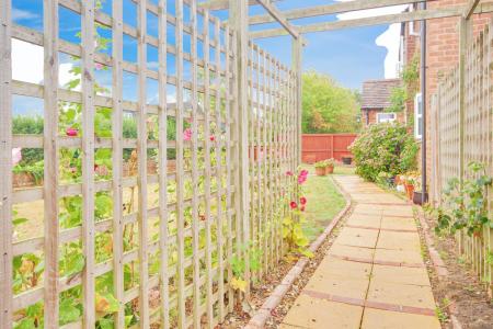 4 bedroom Detached house for sale in Hill End Road, Twyning, Tewkesbury, GL20