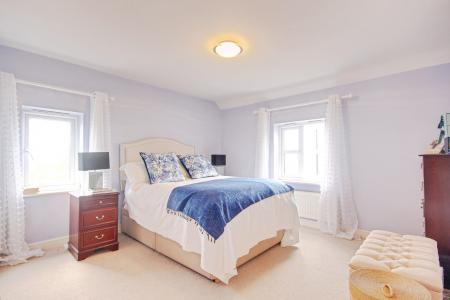 4 bedroom Detached house for sale in Hill End Road, Twyning, Tewkesbury, GL20