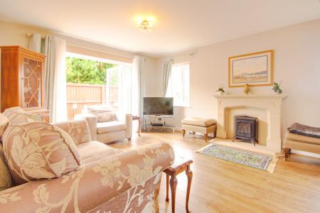 4 bedroom Detached house for sale in Hill End Road, Twyning, Tewkesbury, GL20