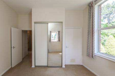1 bedroom Flat for sale in Hucclecote Road, Hucclecote, Gloucester, GL3