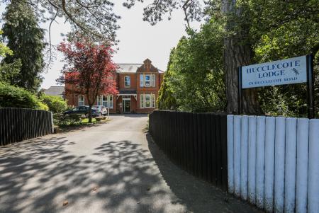 1 bedroom Flat for sale in Hucclecote Road, Hucclecote, Gloucester, GL3