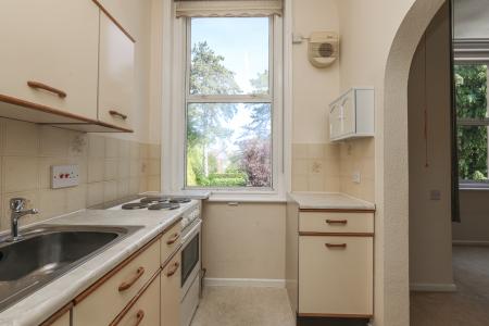 1 bedroom Flat for sale in Hucclecote Road, Hucclecote, Gloucester, GL3