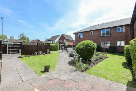 1 bedroom Flat for sale in Hucclecote Road, Hucclecote, Gloucester, GL3