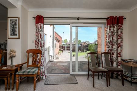 1 bedroom Flat for sale in Hucclecote Road, Hucclecote, Gloucester, GL3